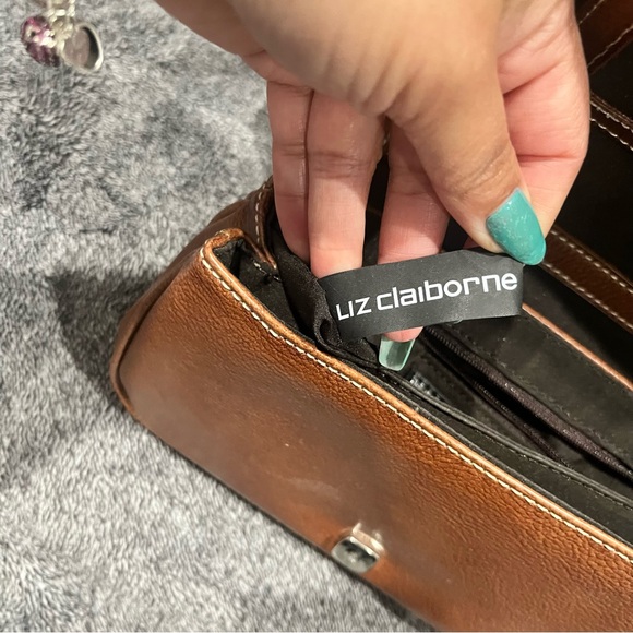 Liz Claiborne Faux leather crossbody bag - Picture 6 of 12